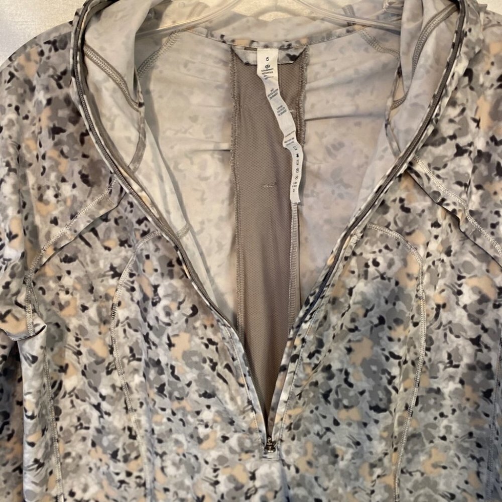 Lululemon Gather Me Slightly Ladies 6 Grey Floral - Picture 3 of 16